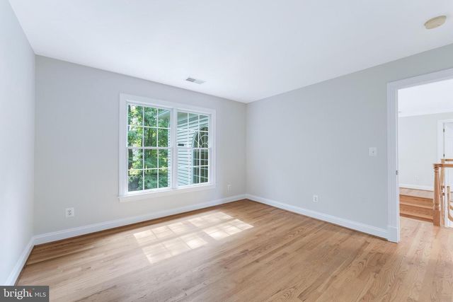 9395 WOLF TRAP CREEK CT, Great Falls, VA 22066