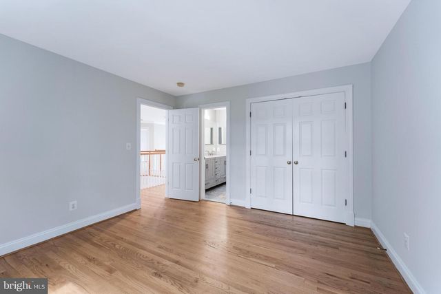 9395 WOLF TRAP CREEK CT, Great Falls, VA 22066