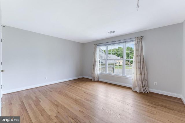 9395 WOLF TRAP CREEK CT, Great Falls, VA 22066