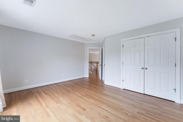 9395 WOLF TRAP CREEK CT, Great Falls, VA 22066