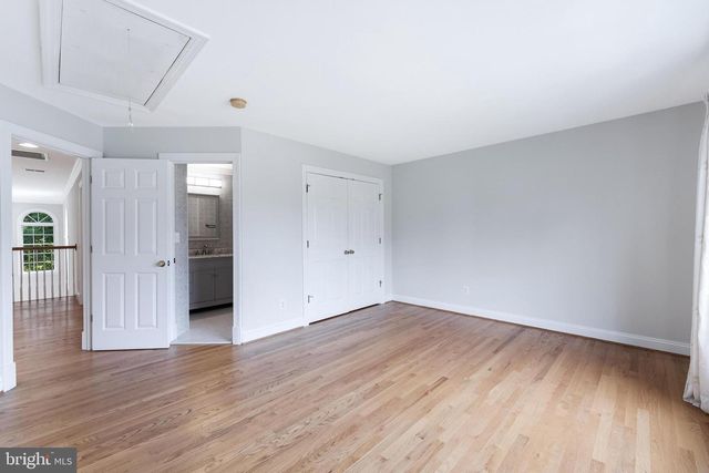 9395 WOLF TRAP CREEK CT, Great Falls, VA 22066