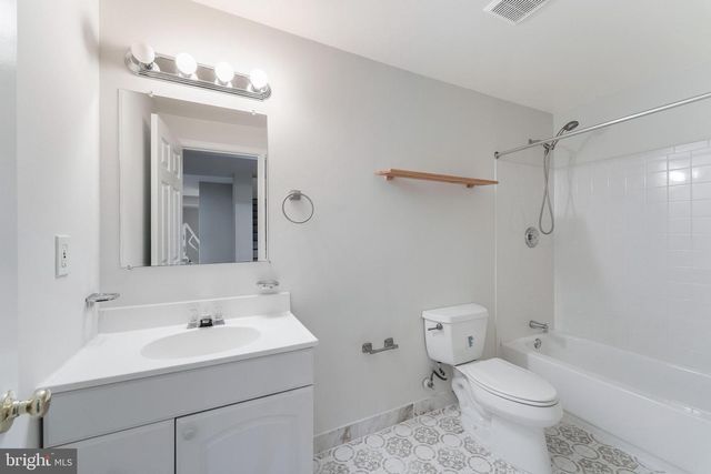 9395 WOLF TRAP CREEK CT, Great Falls, VA 22066