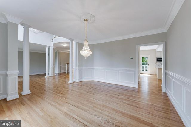 9395 WOLF TRAP CREEK CT, Great Falls, VA 22066