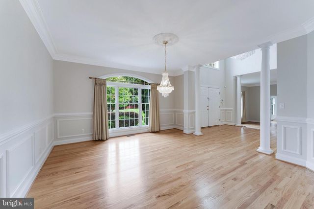 9395 WOLF TRAP CREEK CT, Great Falls, VA 22066