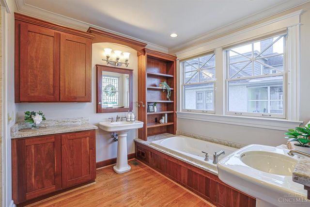 3583 Mooney Avenue, Cincinnati, OH 45208