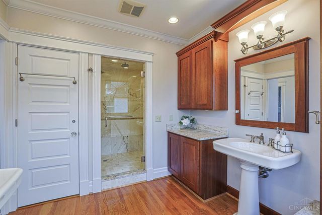 3583 Mooney Avenue, Cincinnati, OH 45208