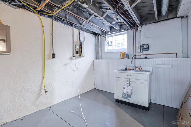 3583 Mooney Avenue, Cincinnati, OH 45208