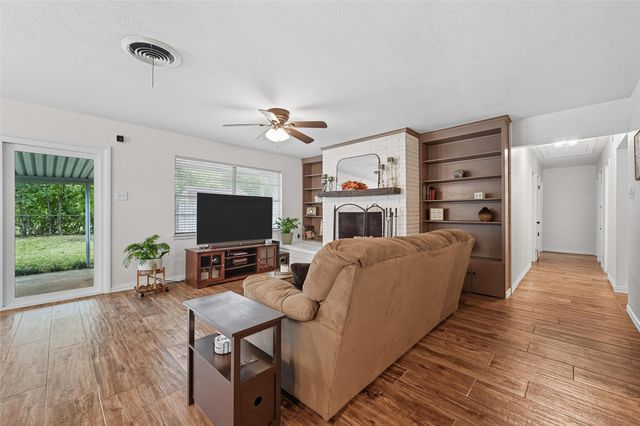 1711 Barton Drive, Arlington, TX 76010