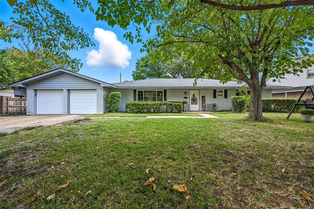 1711 Barton Drive, Arlington, TX 76010