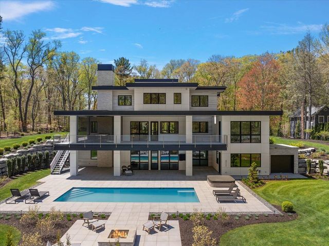 329 N Lakeshore Drive, Holland, MI 49424