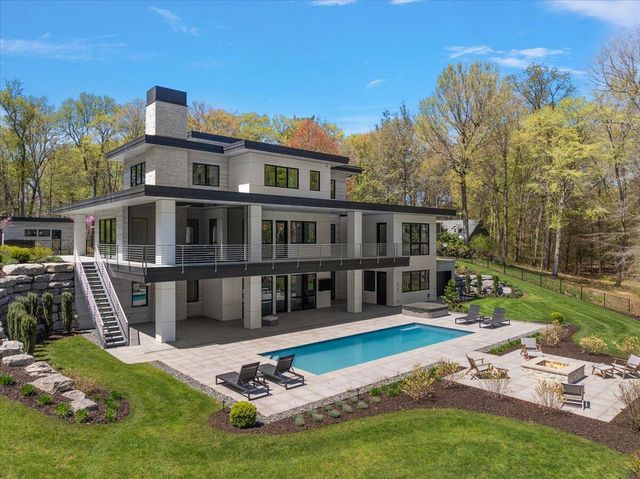 329 N Lakeshore Drive, Holland, MI 49424