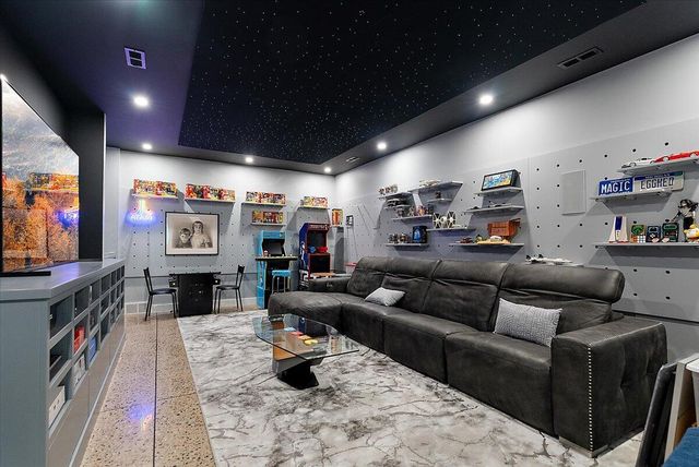 329 N Lakeshore Drive, Holland, MI 49424