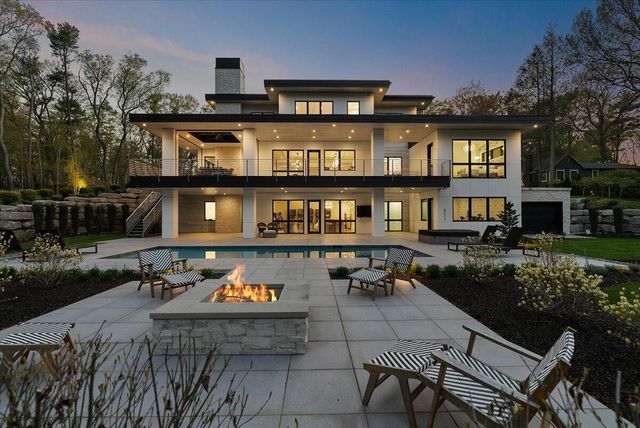 329 N Lakeshore Drive, Holland, MI 49424