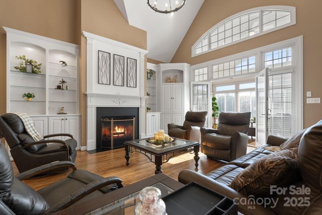 137 Clearcreek Drive, Boiling Springs, SC 29316