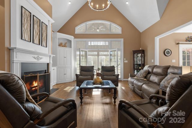 137 Clearcreek Drive, Boiling Springs, SC 29316