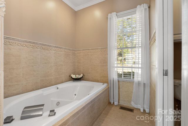 137 Clearcreek Drive, Boiling Springs, SC 29316