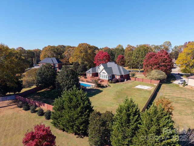 137 Clearcreek Drive, Boiling Springs, SC 29316