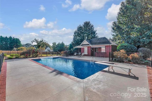 137 Clearcreek Drive, Boiling Springs, SC 29316