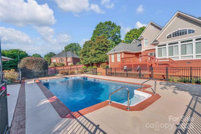 137 Clearcreek Drive, Boiling Springs, SC 29316