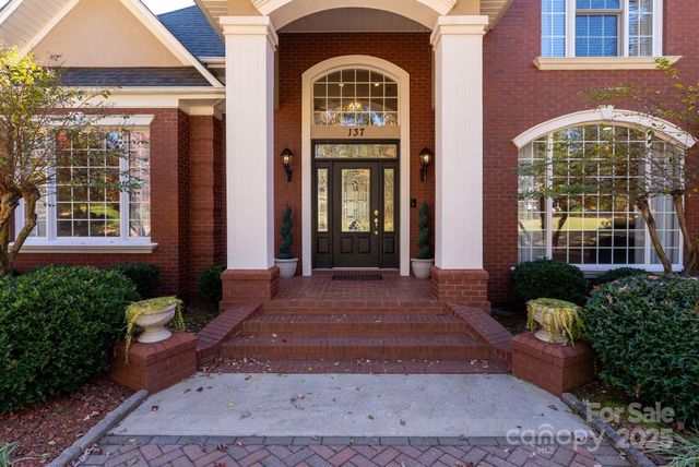 137 Clearcreek Drive, Boiling Springs, SC 29316