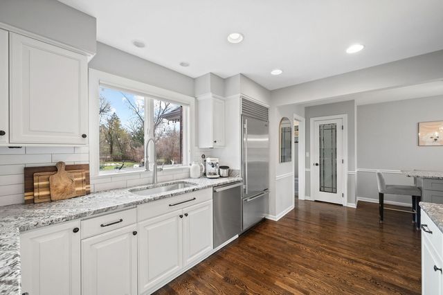 571 Lexington Drive, Lake Forest, IL 60045