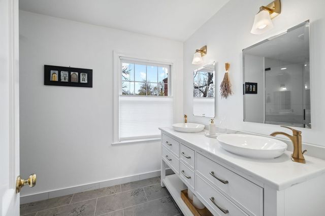 571 Lexington Drive, Lake Forest, IL 60045