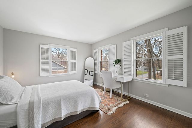 571 Lexington Drive, Lake Forest, IL 60045