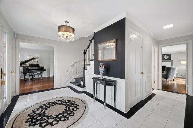 571 Lexington Drive, Lake Forest, IL 60045