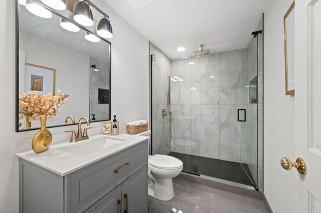 571 Lexington Drive, Lake Forest, IL 60045