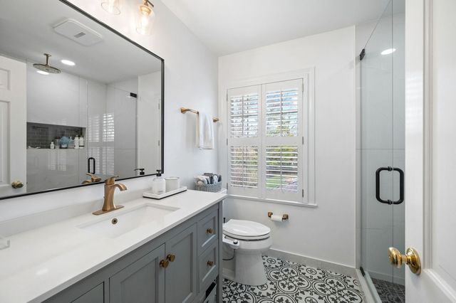 571 Lexington Drive, Lake Forest, IL 60045