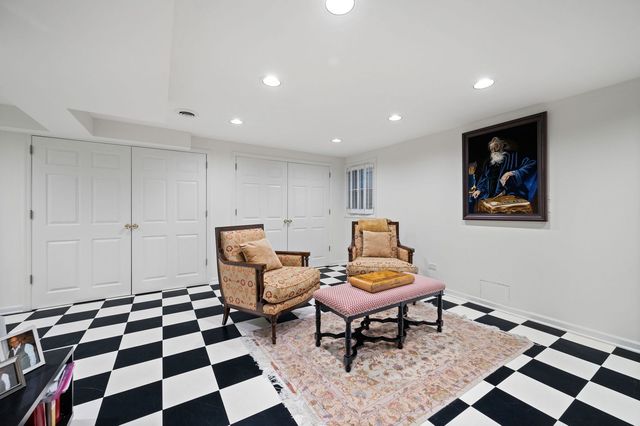 571 Lexington Drive, Lake Forest, IL 60045