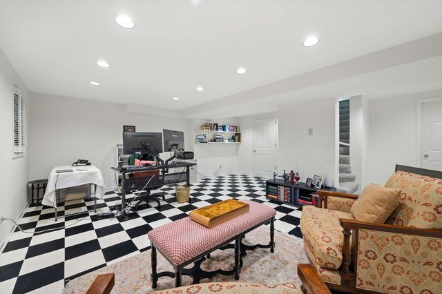 571 Lexington Drive, Lake Forest, IL 60045