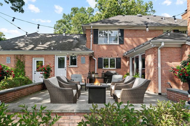 571 Lexington Drive, Lake Forest, IL 60045