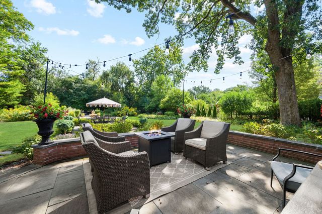 571 Lexington Drive, Lake Forest, IL 60045