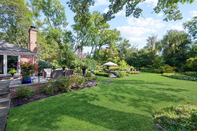 571 Lexington Drive, Lake Forest, IL 60045