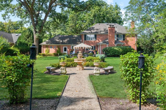 571 Lexington Drive, Lake Forest, IL 60045