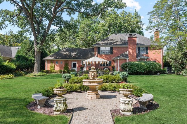 571 Lexington Drive, Lake Forest, IL 60045