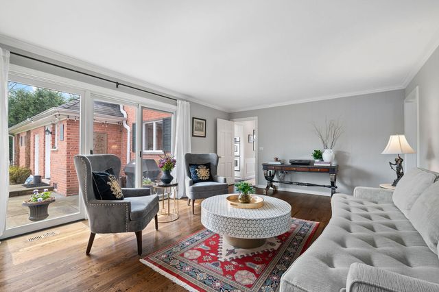 571 Lexington Drive, Lake Forest, IL 60045