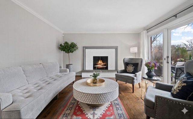 571 Lexington Drive, Lake Forest, IL 60045