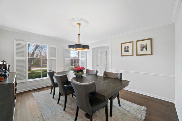 571 Lexington Drive, Lake Forest, IL 60045