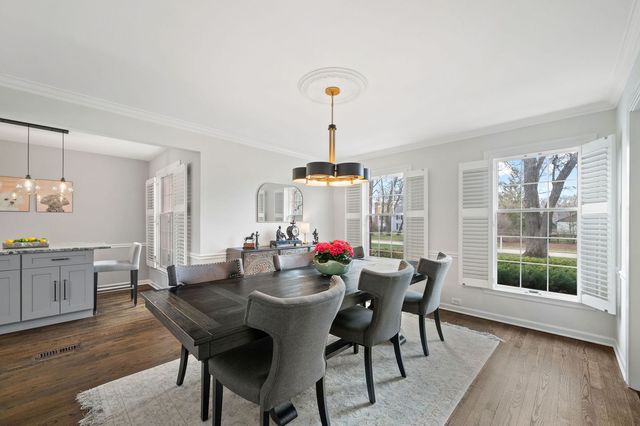 571 Lexington Drive, Lake Forest, IL 60045