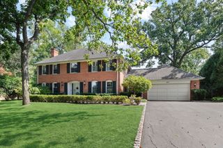 571 Lexington Drive, Lake Forest, IL 60045