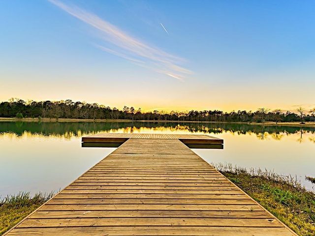 215 Shoreview Drive, Conroe, TX 77303