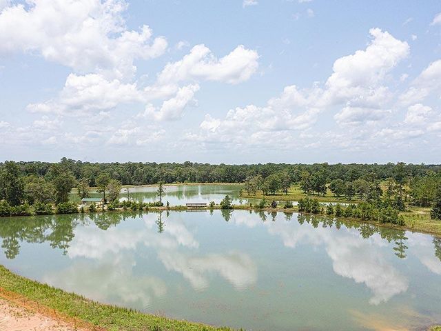 215 Shoreview Drive, Conroe, TX 77303