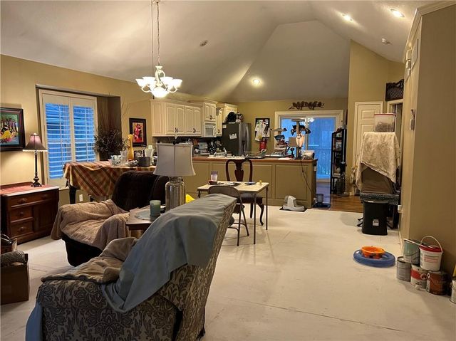 101 HEATHERTON Court, Gladstone, MO 64118