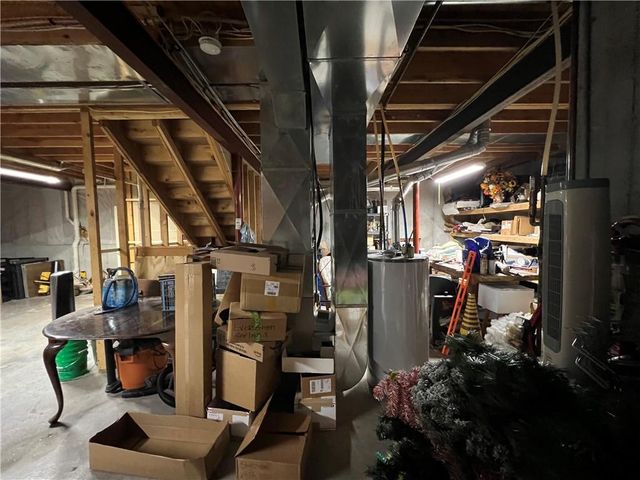 101 HEATHERTON Court, Gladstone, MO 64118