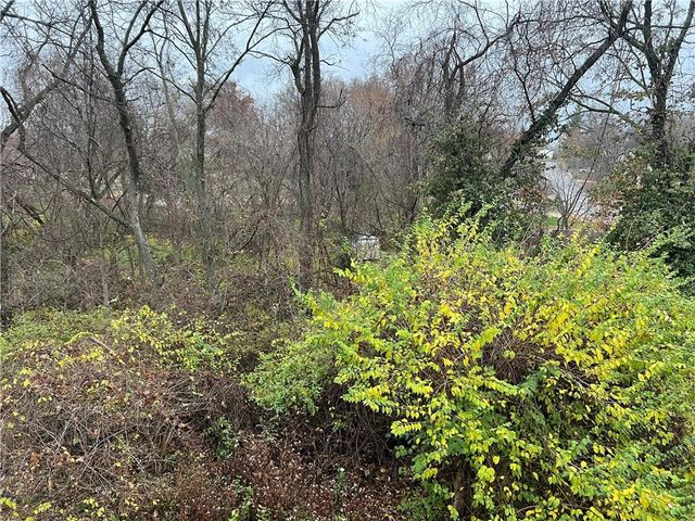 101 HEATHERTON Court, Gladstone, MO 64118