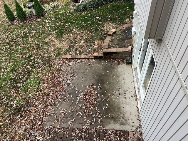 101 HEATHERTON Court, Gladstone, MO 64118