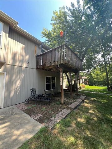 101 HEATHERTON Court, Gladstone, MO 64118