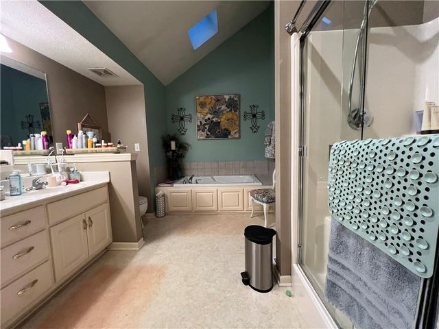 101 HEATHERTON Court, Gladstone, MO 64118